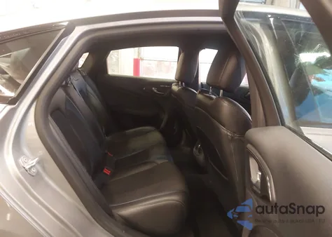 2016 Chrysler 200 S z USA, uszkodzony, nr VIN 1C3CCCBG6GN109953